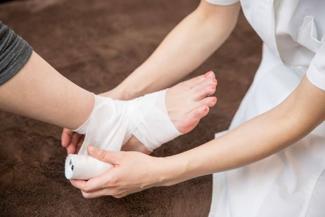 繰り返す足首の捻挫について！！