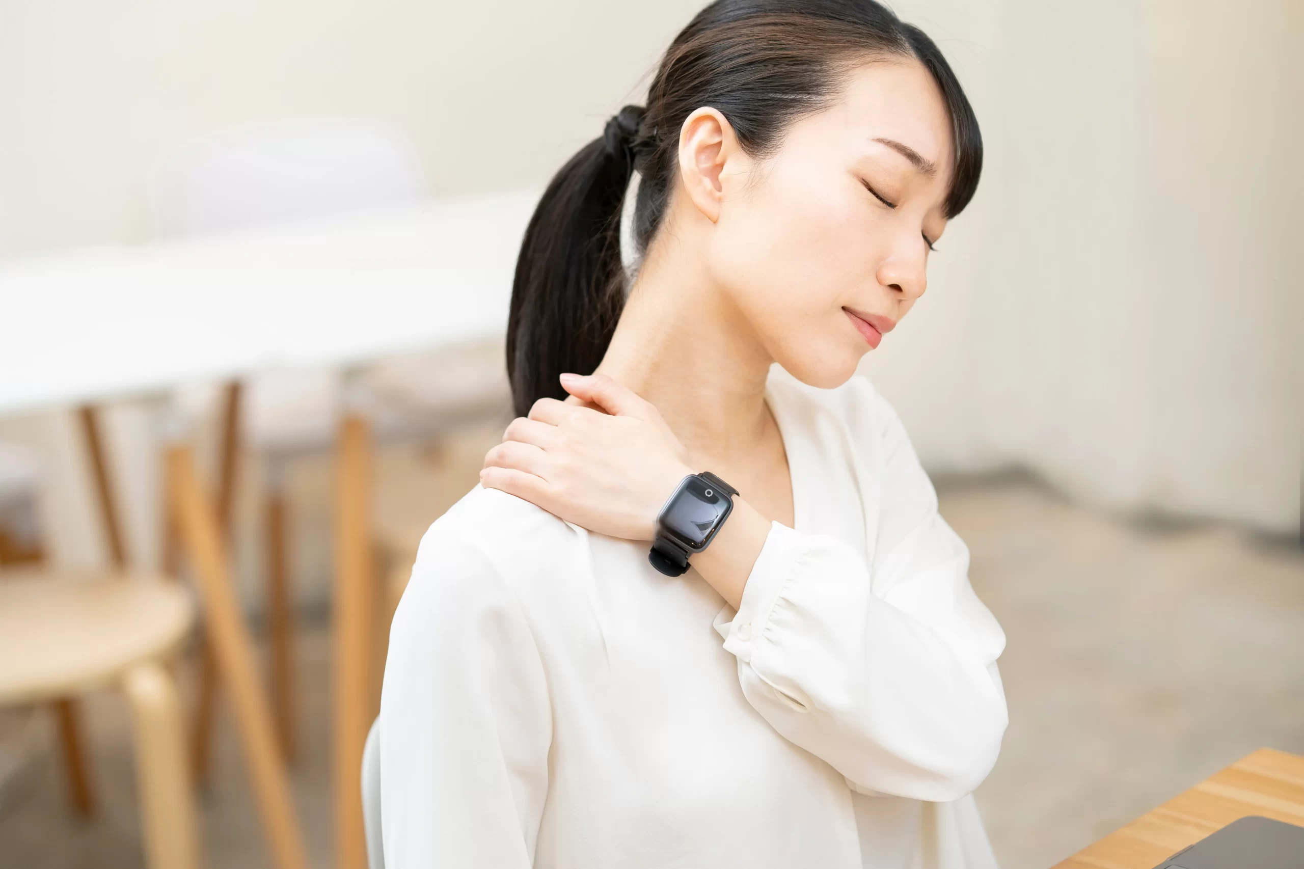 四十肩・五十肩を放っておくと