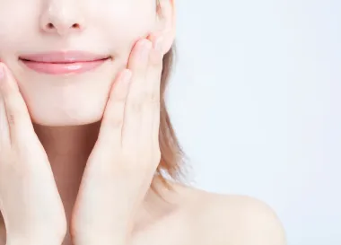 効果1：リフトアップで小顔に