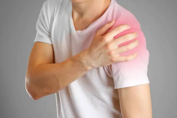 肩が上がらない原因とは？？