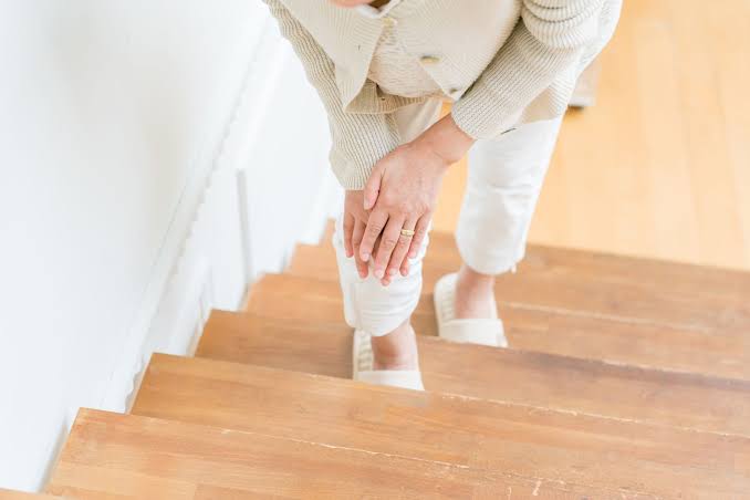 階段がつらい…それ、膝のSOS！