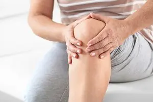 増えた体重が膝を痛める？